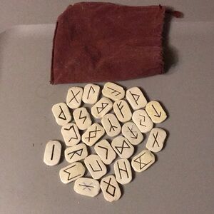 White Rune Stones Set with Pouch